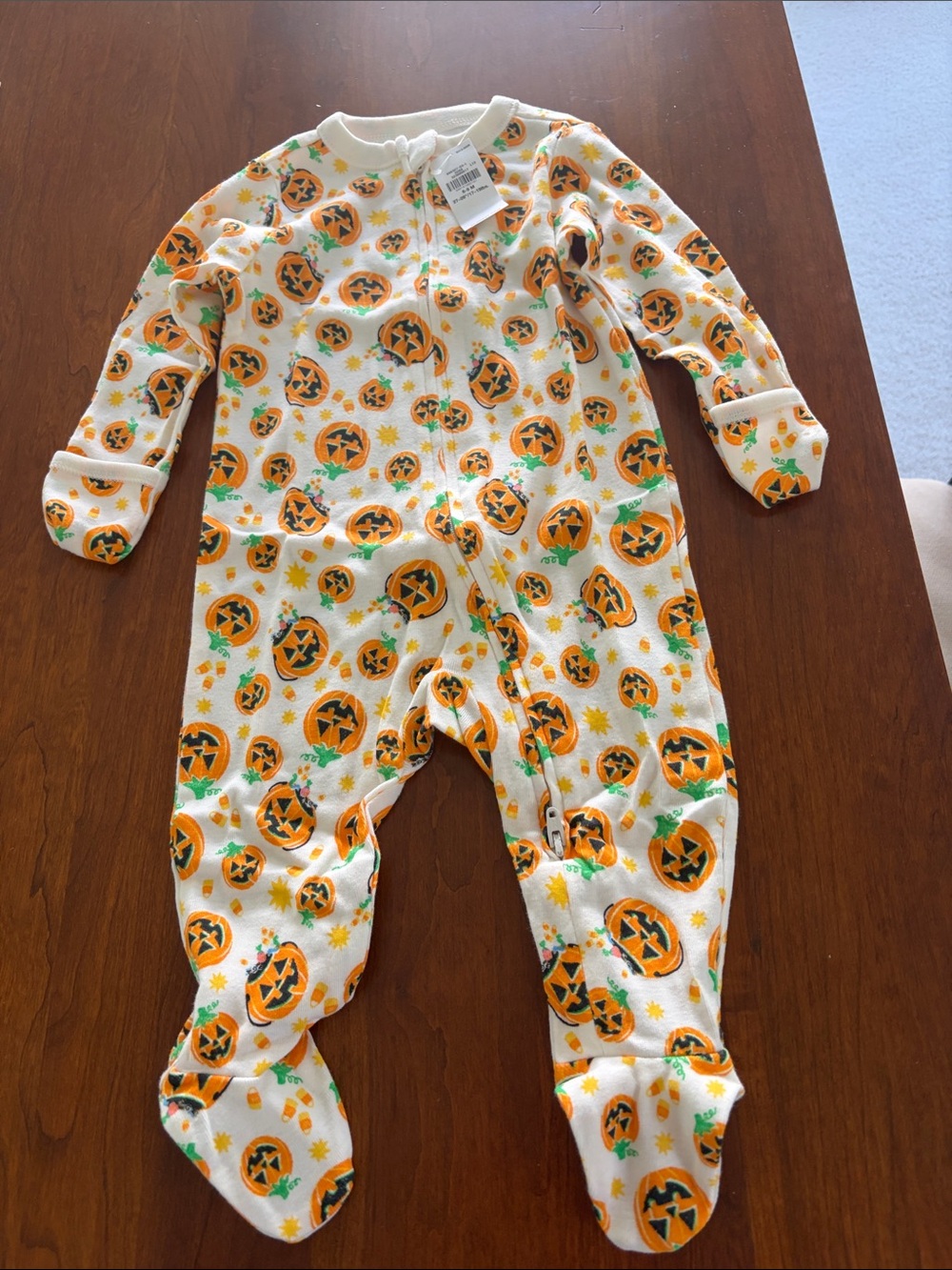 New Old Navy White Pumpkin Print Footed One-Piece size 6-9 months